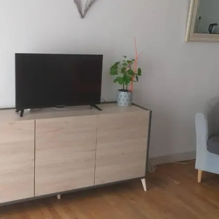 Superbe T3 Traversant Avec Place De Parking