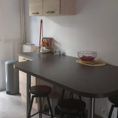 Superbe T3 Traversant Avec Place De Parking *