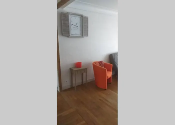 Superbe T3 Traversant Avec Place De Parking