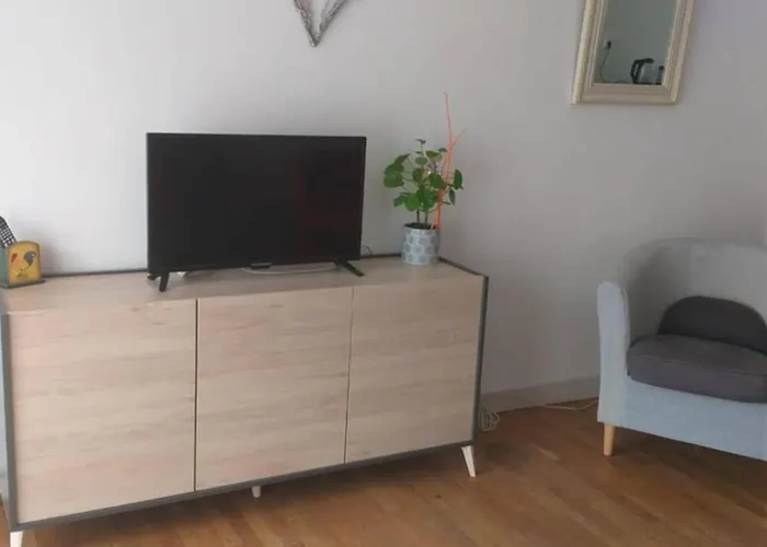 Superbe T3 Traversant Avec Place De Parking