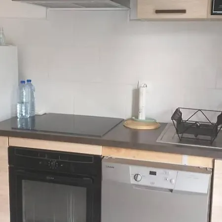 アパート Superbe T3 Traversant Avec Place De Parking ロデーズ